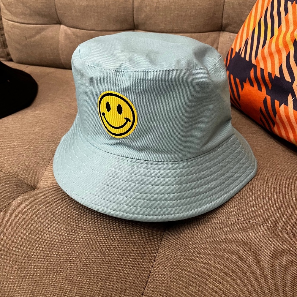 bucket hat